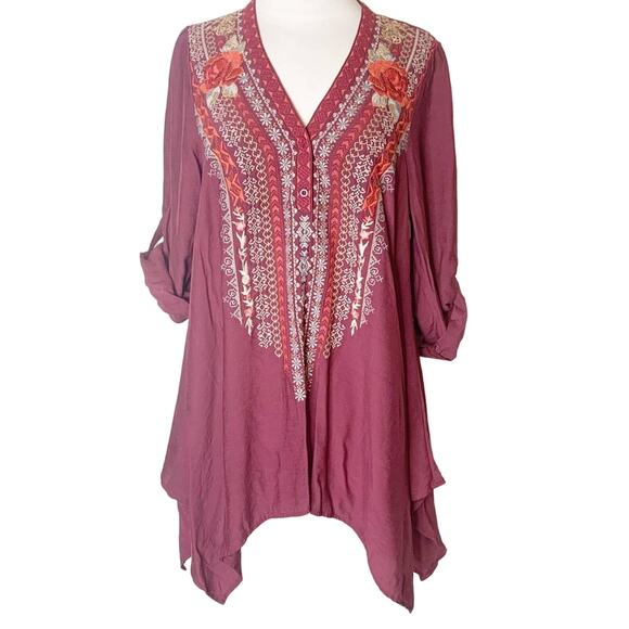 Andree by Unit embroidered floral tunic top shark bite hem blouse sz S - Picture 1 of 5